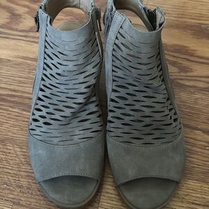 Stylish Gray Women's Heeled Sandals